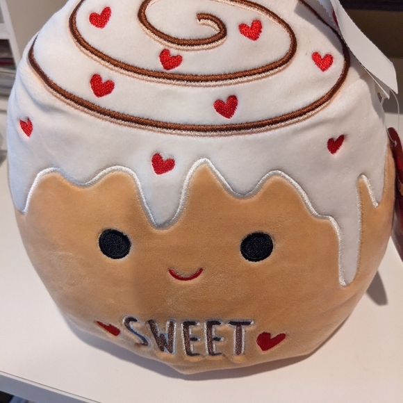 Chanel Dessert Squishmallow Chanel the Cinnamon Roll 9" Red Hearts NWT - Picture 2 of 3